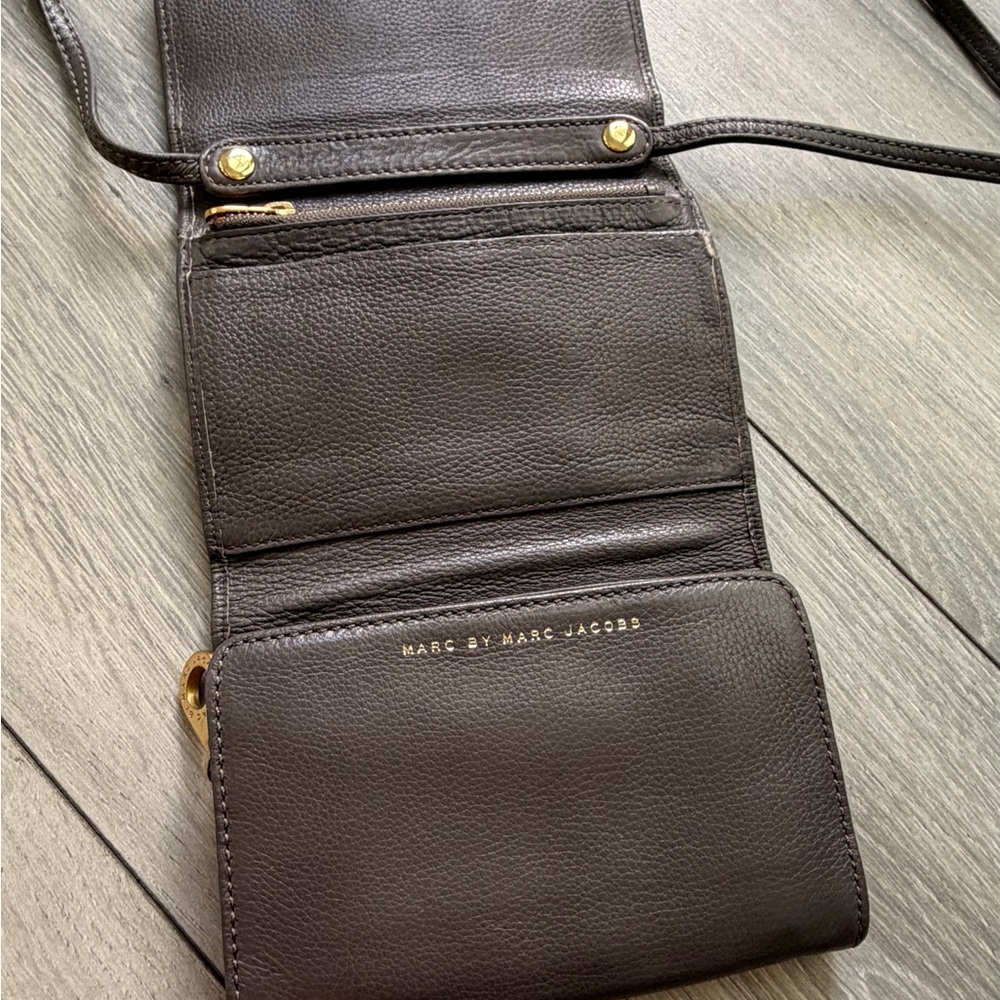 Marc by Marc Jacobs Gray Leather Wallet Crossbody - Picture 3 of 9